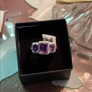 Amethyst and Diamond ring set in white gold